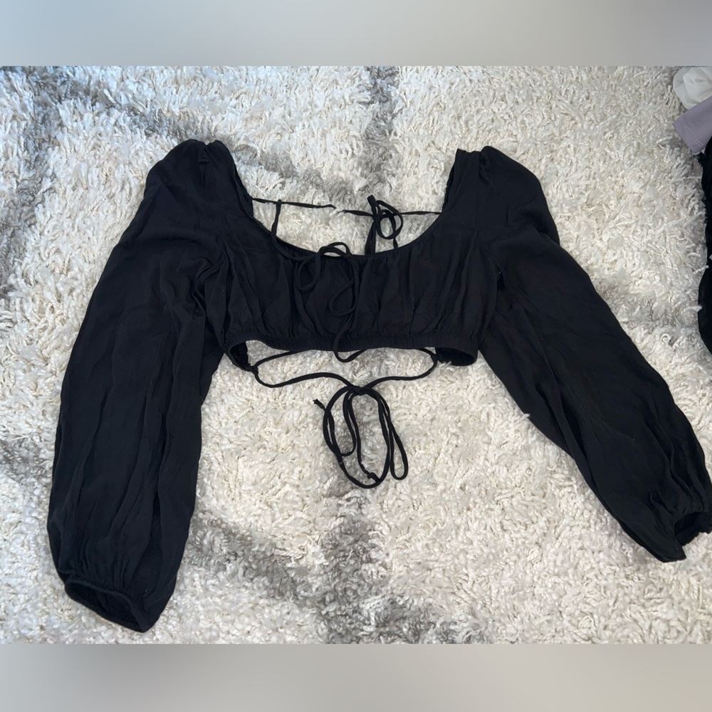 Abercrombie & fitch black long sleeve crop top